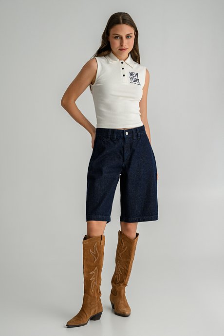 Sleeveless polo top with front print