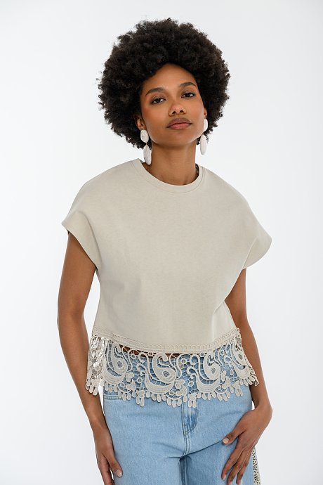 Blouse with embroidered cutwork detail on the hem