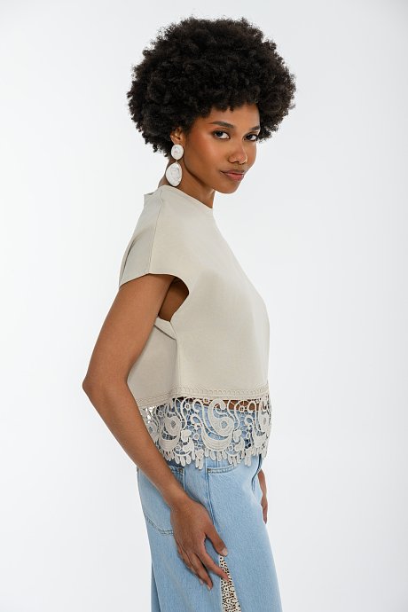 Blouse with embroidered cutwork detail on the hem