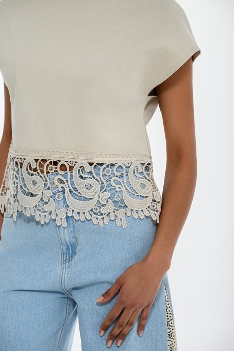 Blouse with embroidered cutwork detail on the hem