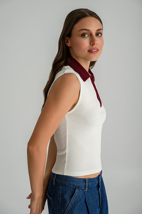 Sleeveless polo top with front print