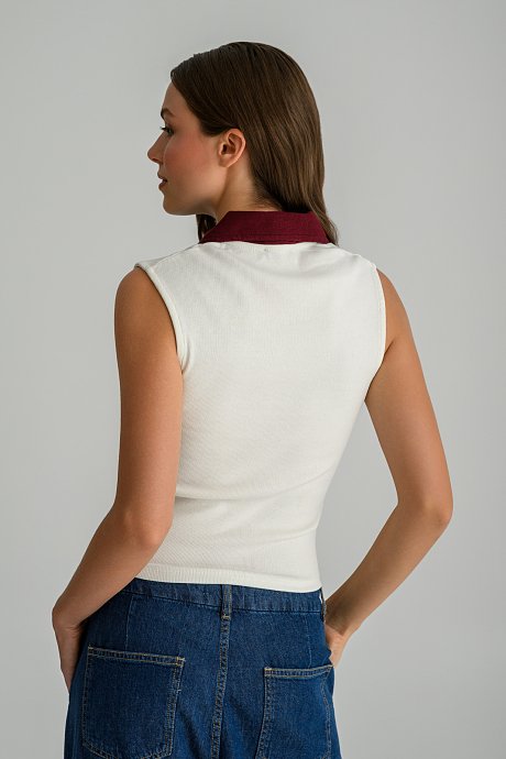 Sleeveless polo top with front print