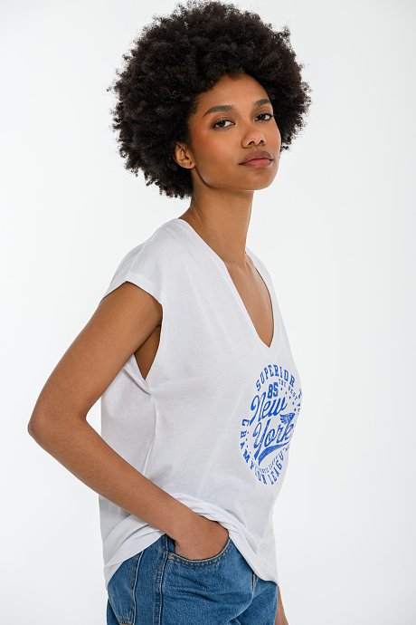 T-shirt με τύπωμα και V λαιμόκοψη