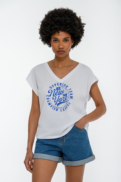 T-shirt με τύπωμα και V λαιμόκοψη