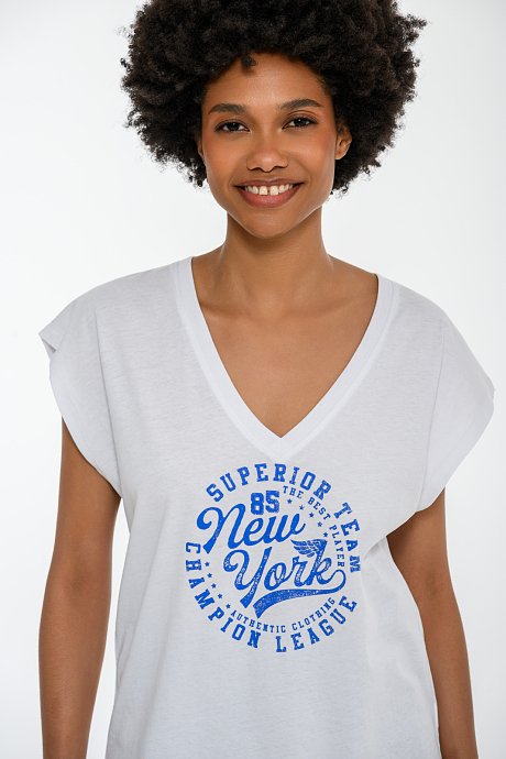 T-shirt με τύπωμα και V λαιμόκοψη