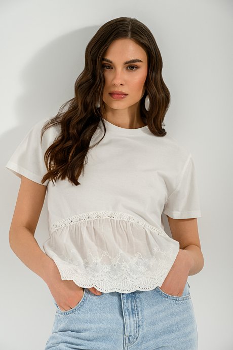 Broderie t-shirt with embroidered hem
