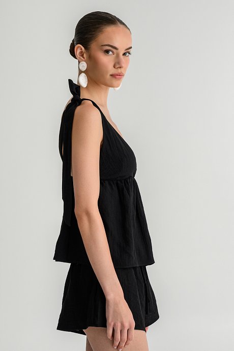 Rustic top with wide tie-straps