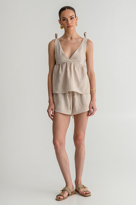 Rustic top with wide tie-straps