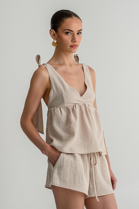 Rustic top with wide tie-straps