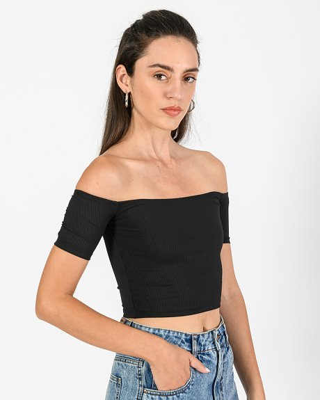 Off shoulder cropped top