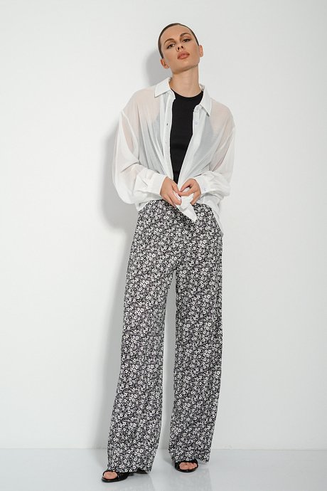 Rib sleeveless top with halter neckline