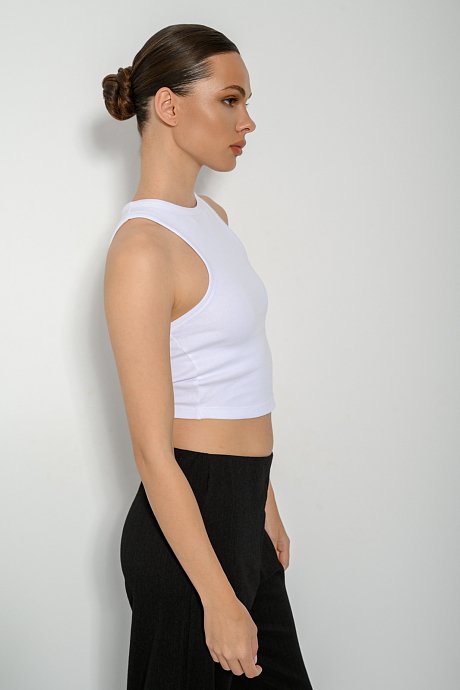 Rib sleeveless top with halter neckline