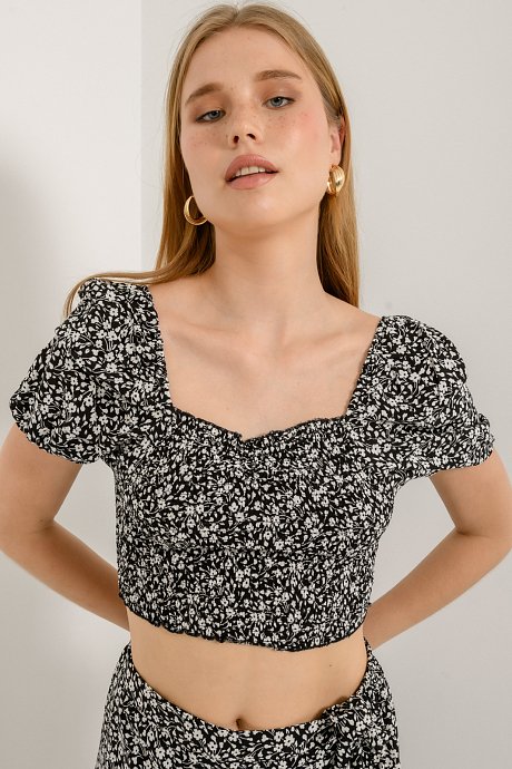 Floral cropped top with shirring details