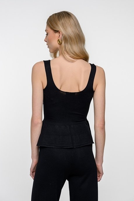 Πλεκτό τοπ με peplum και χρυσά κουμπιά