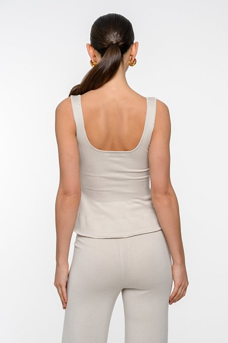 Πλεκτό τοπ με peplum και χρυσά κουμπιά