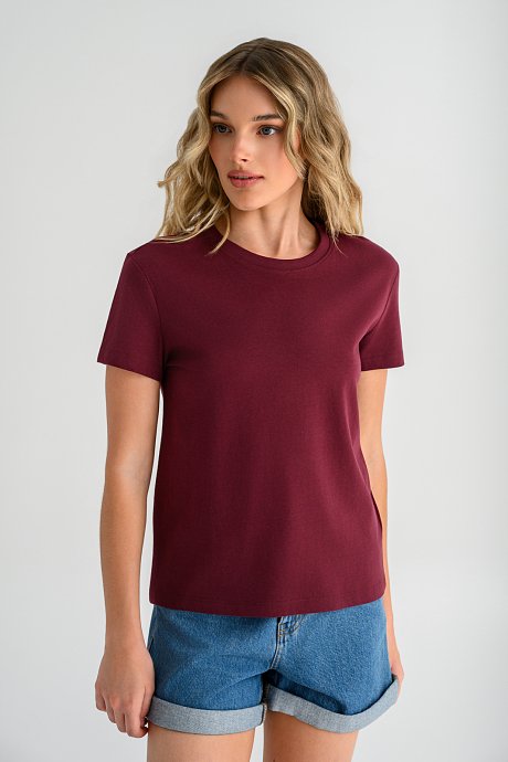 Basic t-shirt with round neckline