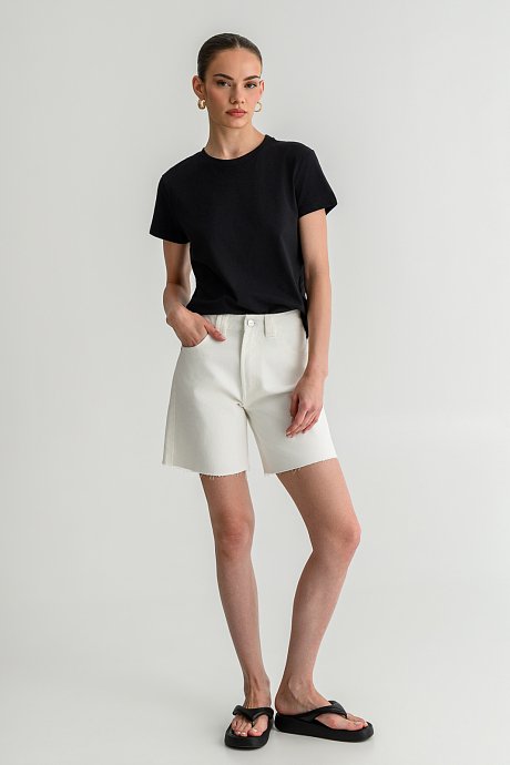 Basic t-shirt με στρογγυλή λαιμόκοψη
