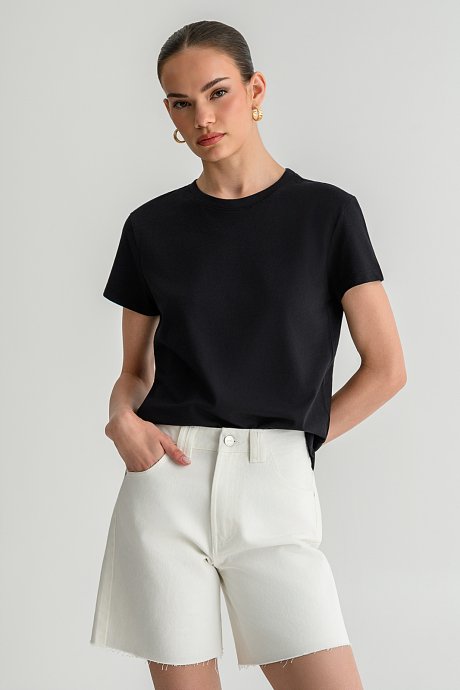 Basic t-shirt με στρογγυλή λαιμόκοψη