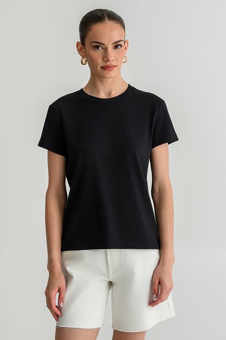 Basic t-shirt με στρογγυλή λαιμόκοψη