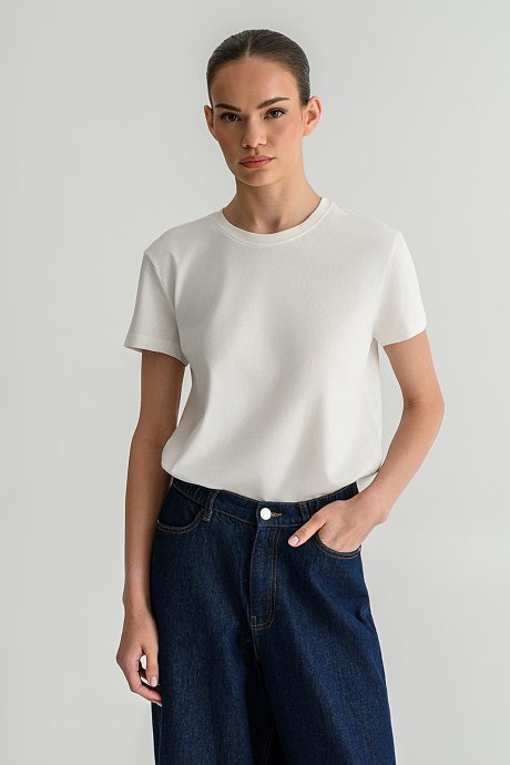 Basic t-shirt με στρογγυλή λαιμόκοψη