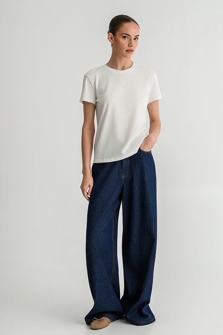 Basic t-shirt με στρογγυλή λαιμόκοψη