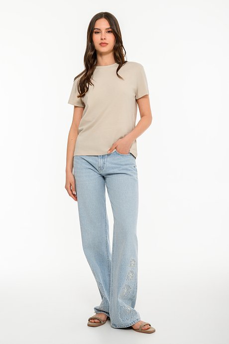 Basic t-shirt με στρογγυλή λαιμόκοψη