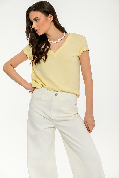 Basic t-shirt με V λαιμόκοψη