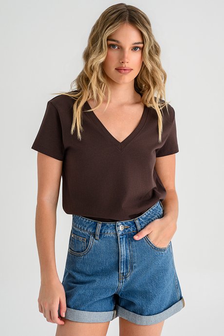 Basic t-shirt with V neckline