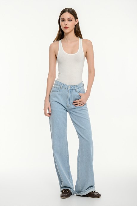 Sleeveless basic tank top