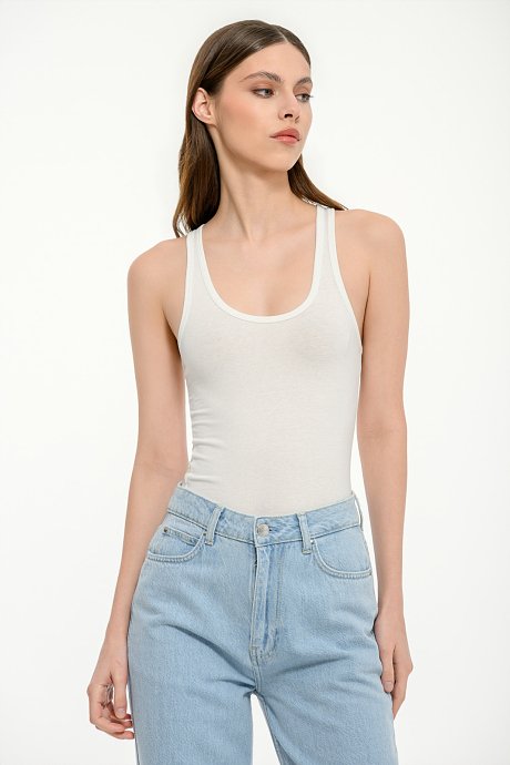 Sleeveless basic tank top
