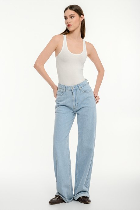 Sleeveless basic tank top