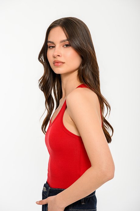 Sleeveless basic tank top