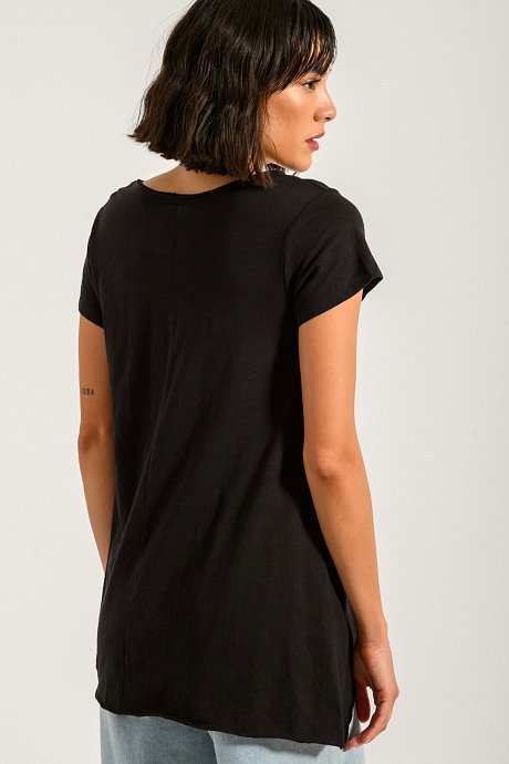 T-shirt με κεντημένο σχέδιο