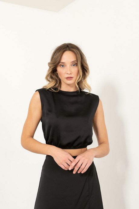 Cropped top with shoulder pads