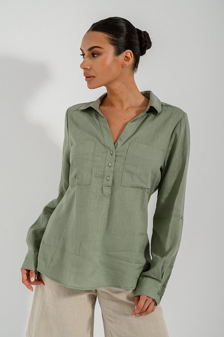 Linen blouse with buttons