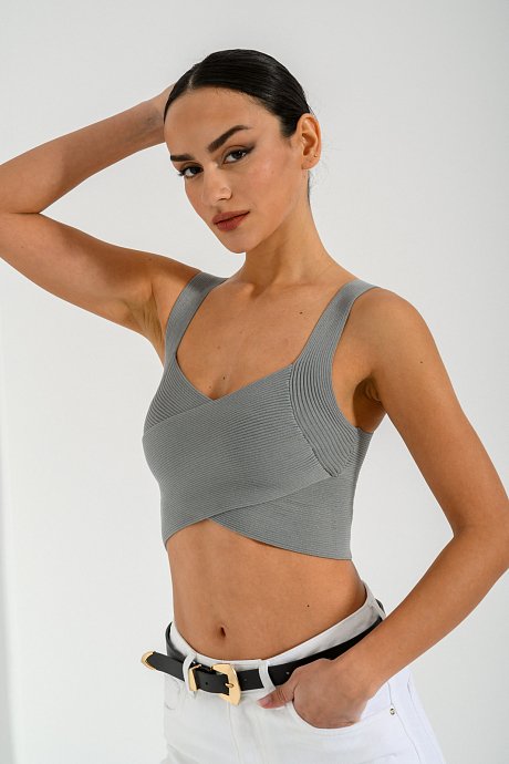 Cropped knit top with cross detail