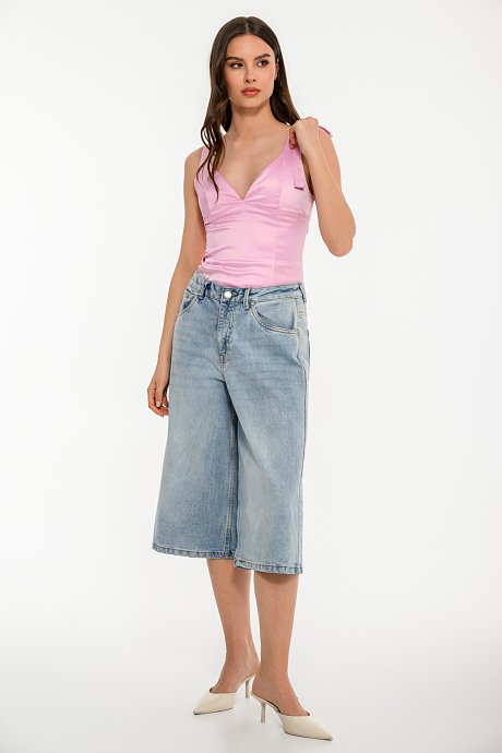 Top with shoulder tie and satin effect