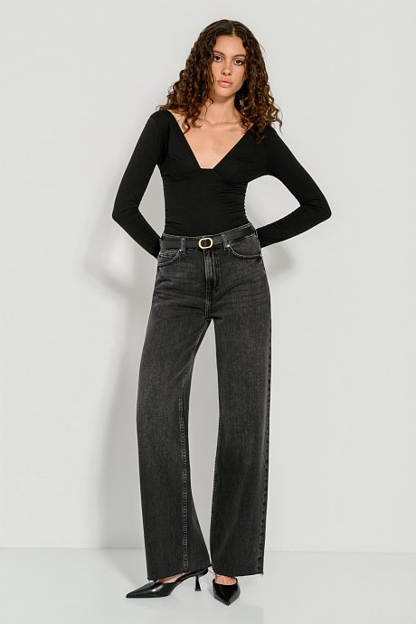 Top with V neckline and open back