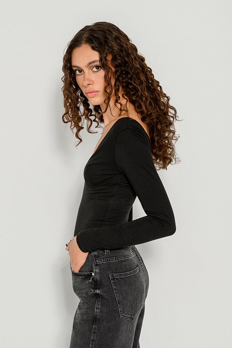 Top with V neckline and open back