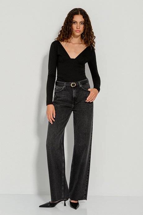 Top with V neckline and open back