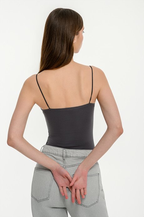 Sleeveless basic top with square neckline