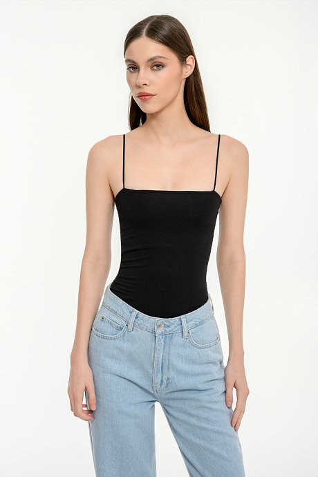 Sleeveless basic top with square neckline