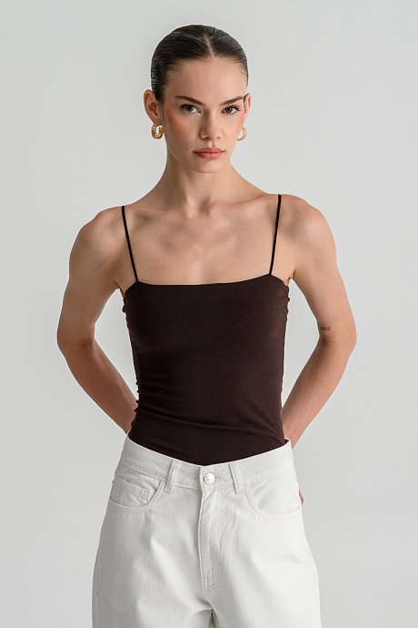 Sleeveless basic top with square neckline