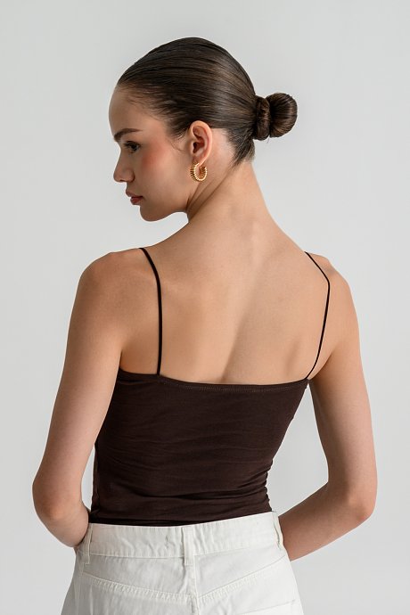 Sleeveless basic top with square neckline