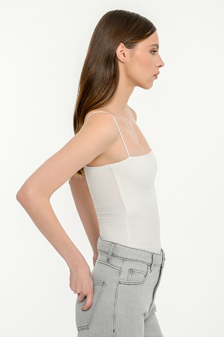 Sleeveless basic top with square neckline