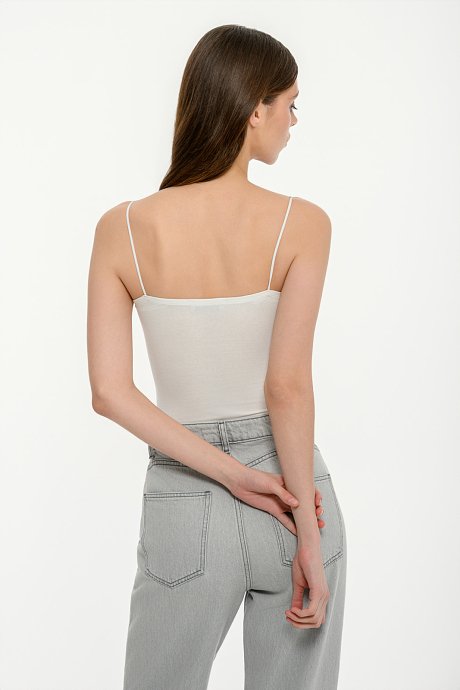 Sleeveless basic top with square neckline