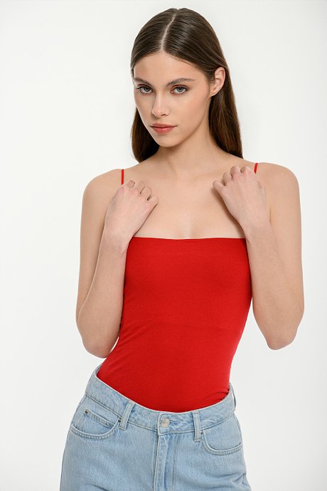 Sleeveless basic top with square neckline
