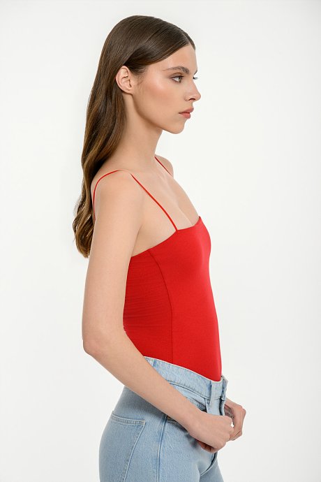 Sleeveless basic top with square neckline