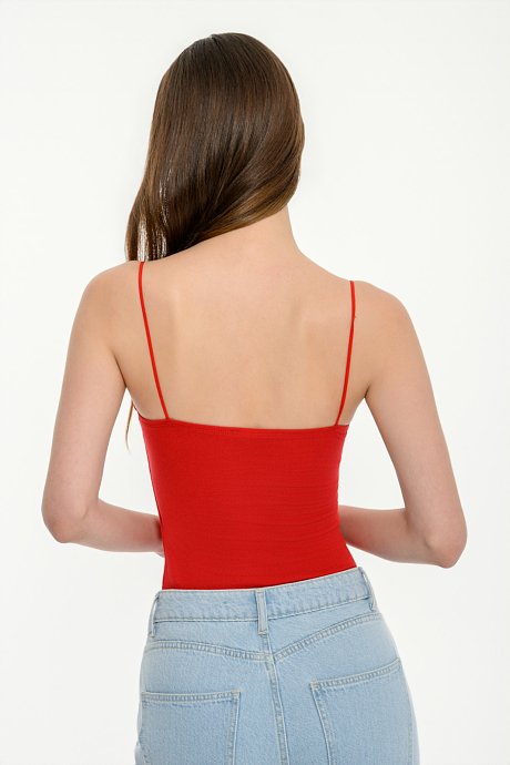 Sleeveless basic top with square neckline