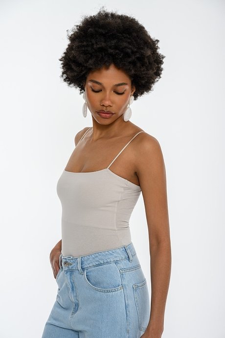 Sleeveless basic top with square neckline
